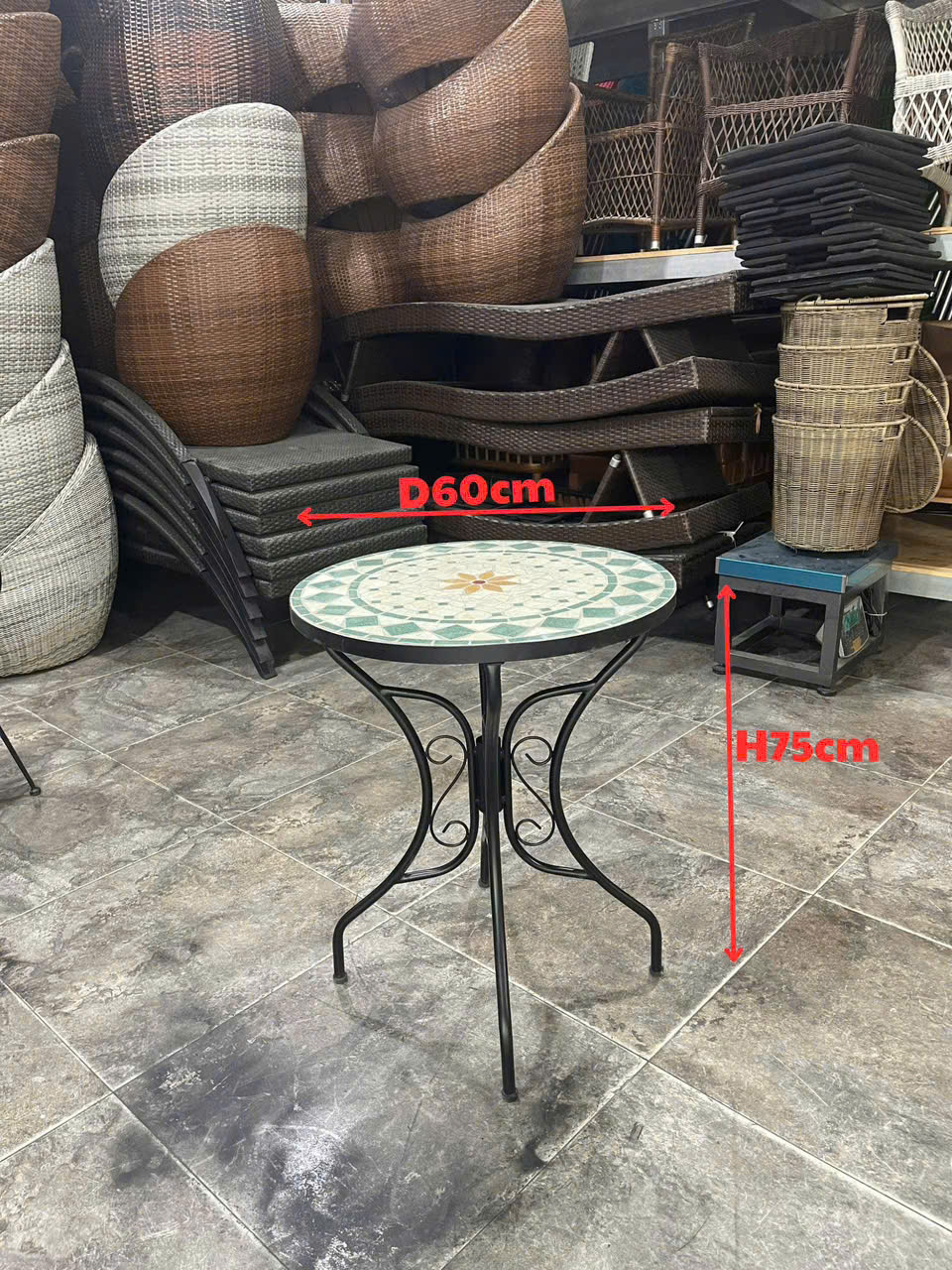 Bàn cafe sắt đá hoa văn